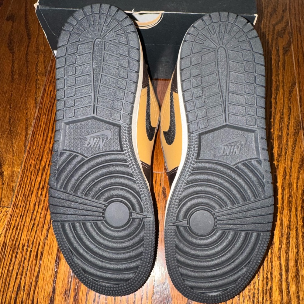 Nike Air Jordan 1 Low SE Flax/Black-Baroque Brown - Picture 4 of 7